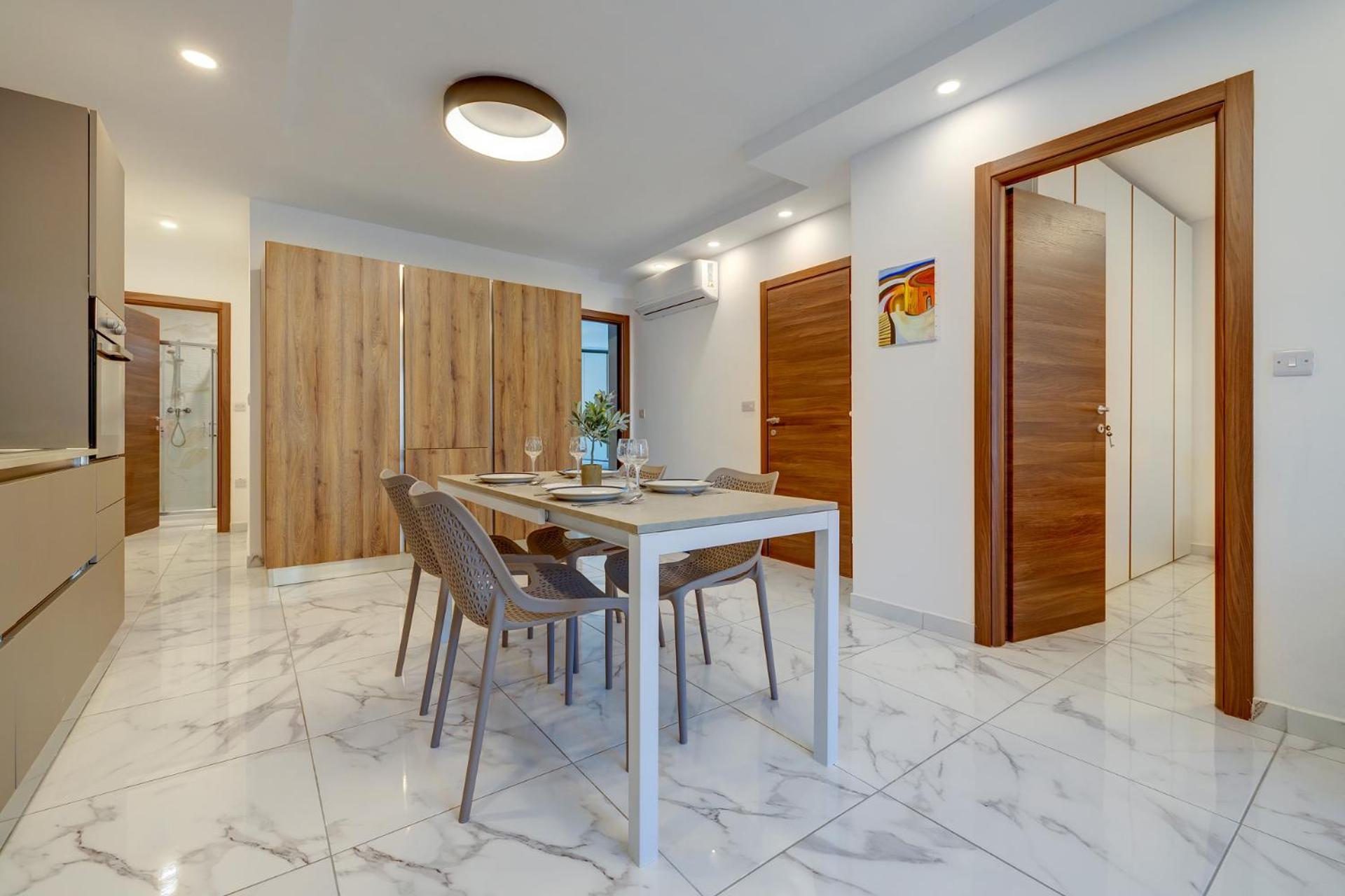 Stylish 2br Getaway Steps From The Promenade