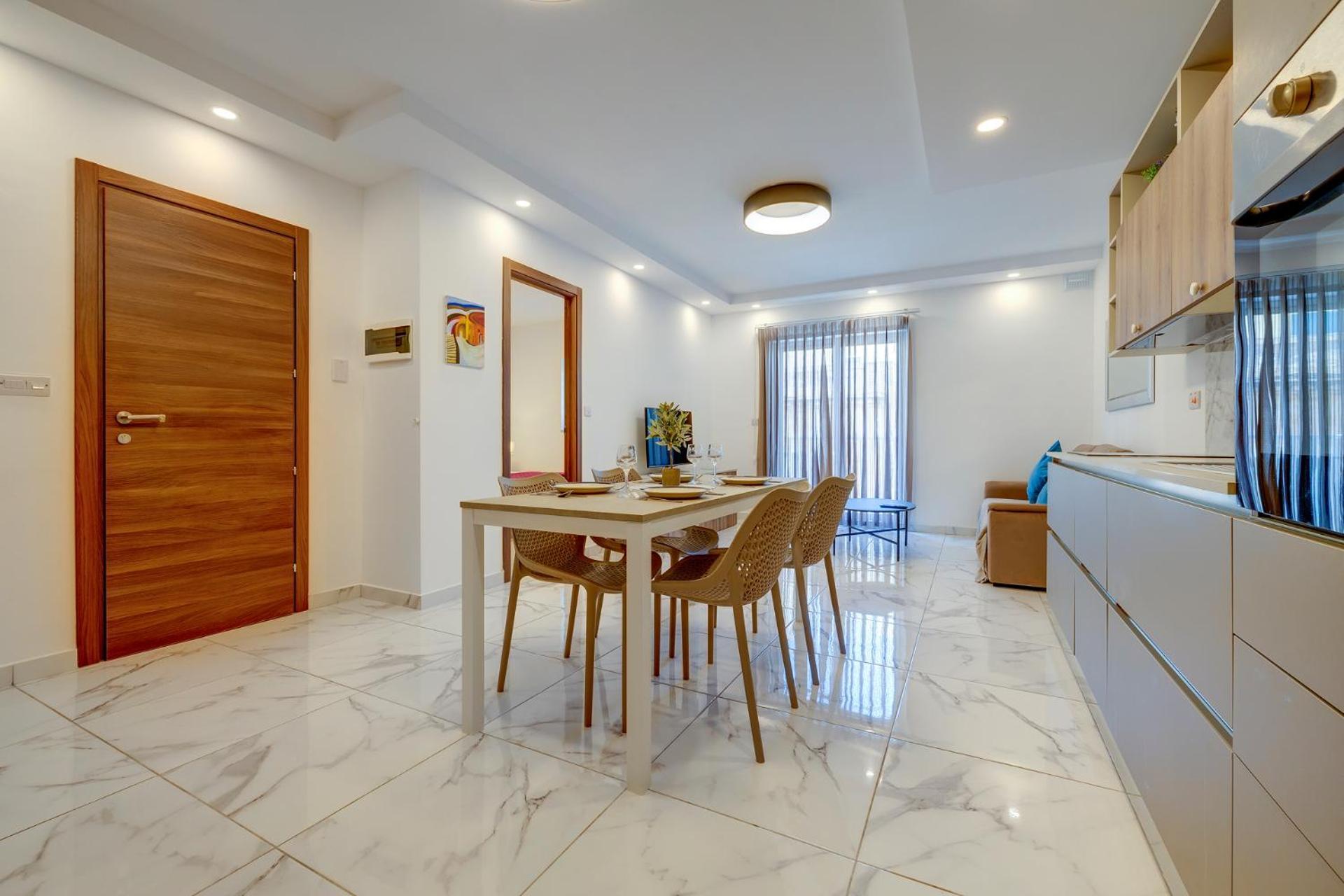 Stylish 2br Getaway Steps From The Promenade *