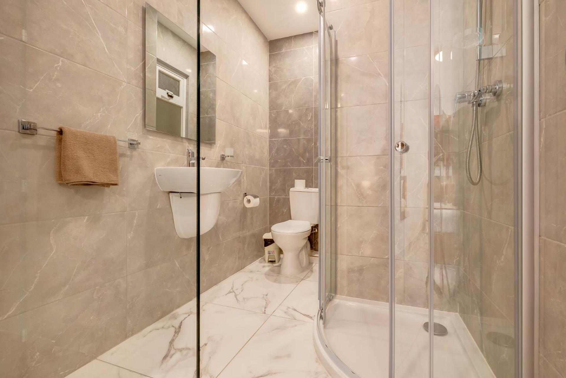 Stylish 2br Getaway Steps From The Promenade