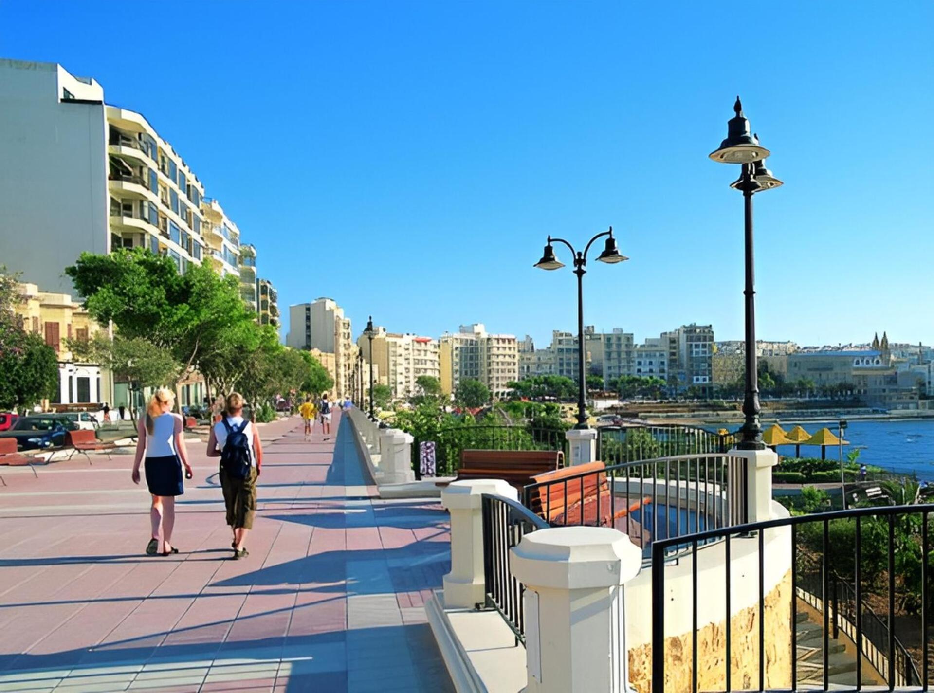 Stylish 2br Getaway Steps From The Promenade