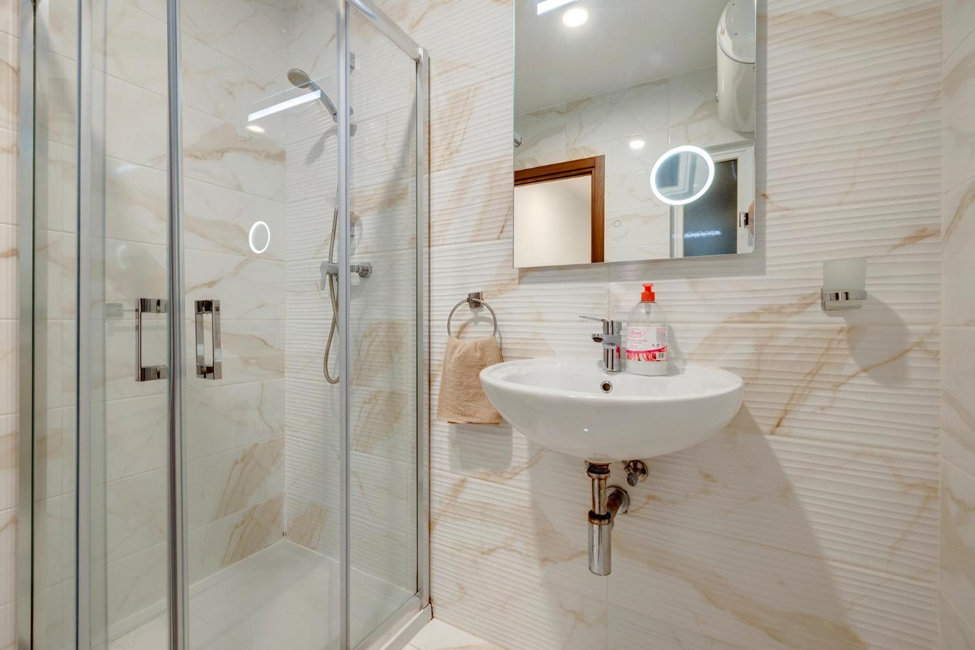 Stylish 2br Getaway Steps From The Promenade *